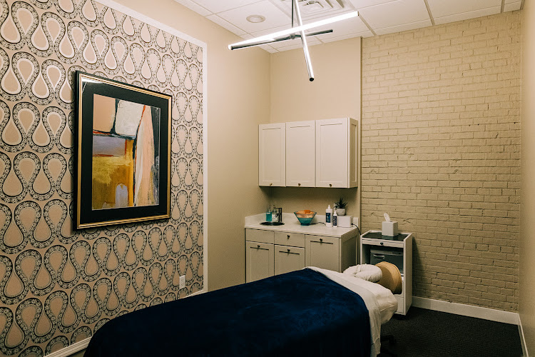 CLOVR Life Spa - Uptown Plaza