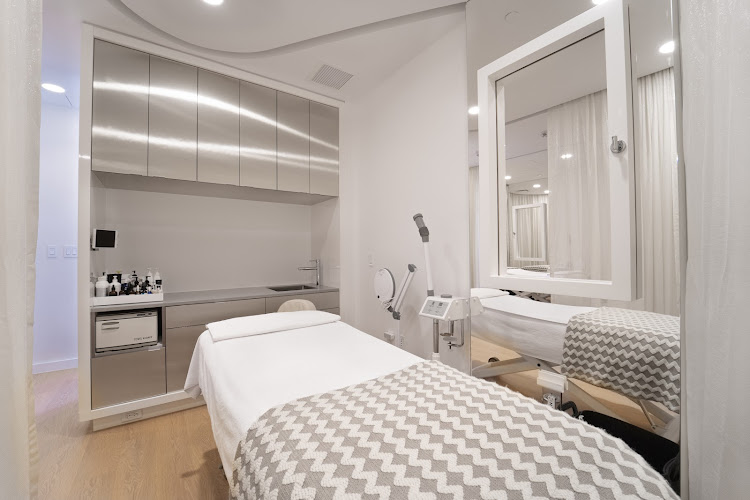 Silver Mirror Facial Bar - Brickell