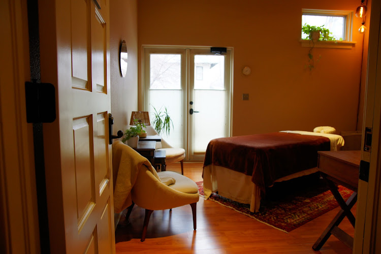 Slowly Massage Studio