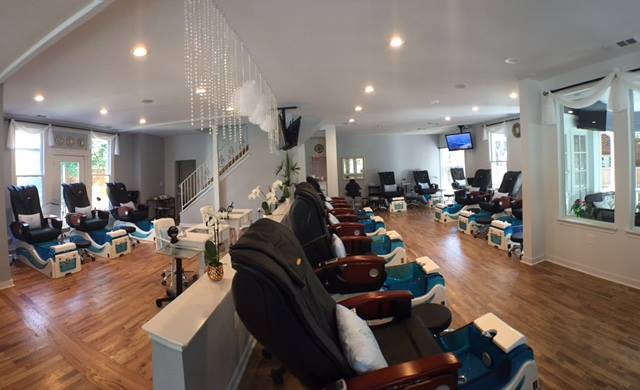 Ulux Nail Spa at Routh